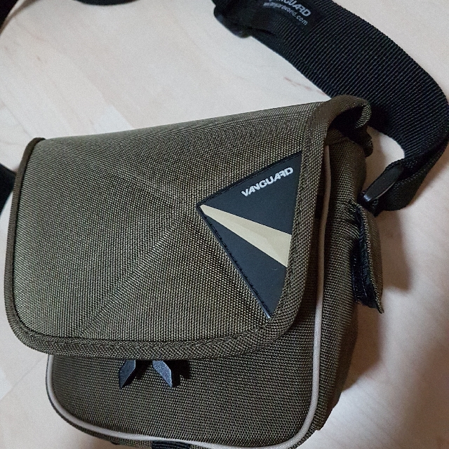 Camera Pouch (Category: Camera Bags & Carriers) located in Singapore. Submitted by tannick (Listing ID 94135173, Image 2). Description: .