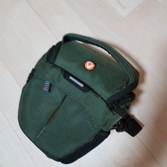 Camera Pouch (Category: Camera Bags & Carriers) located in Singapore. Submitted by tannick (Listing ID 94135173, Image 4). Description: .