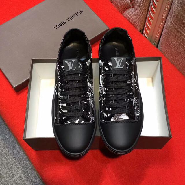 Louis Vuitton Men's Sneakers Shoes-High 