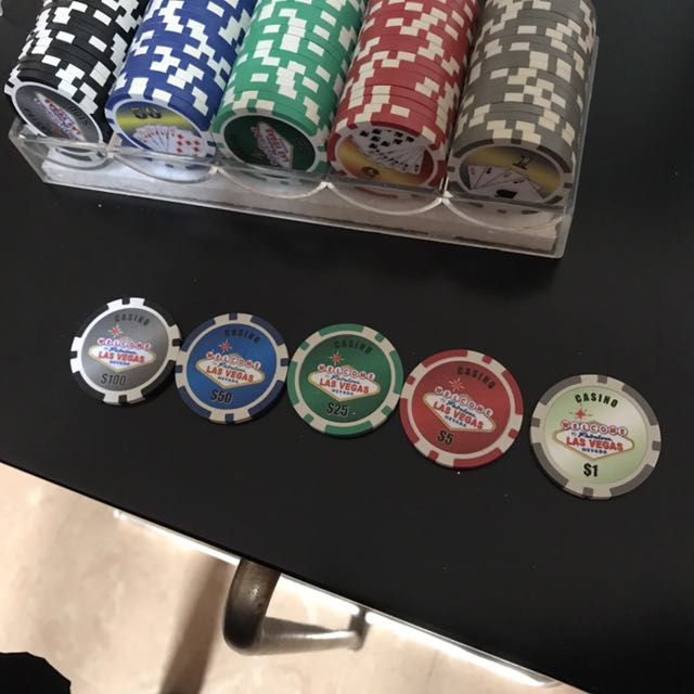 Official Las Vegas Poker Chips 100 piece, Hobbies & Toys, Toys