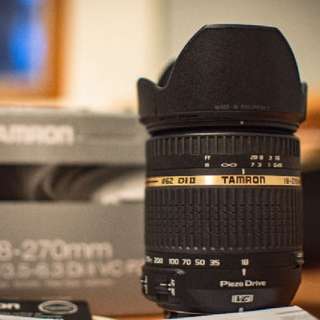 Tamron 18-270mm SuperZoom lens Nikon -- like new!