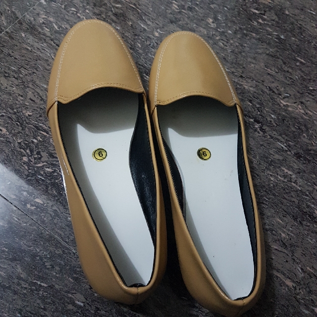 Cream Casual shoes, Women's Fashion, Footwear, Sneakers on Carousell
