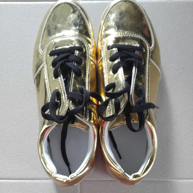 Mens gold shoes hotsell