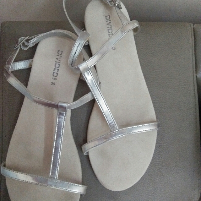 Sepatu Sandal H\u0026M Warna Putih Silver 