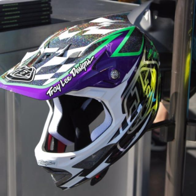 Troy lee designs d3 composite helmet hotsell