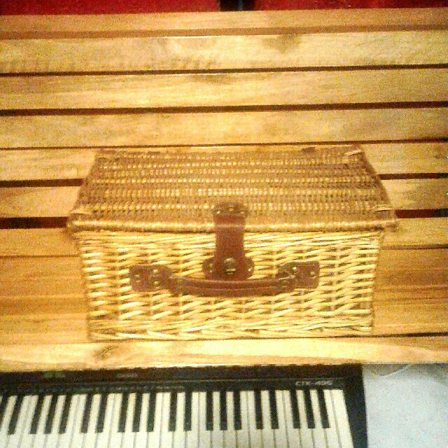 Vintage British Picnic Basket, Sports Equipment, Bicycles & Parts