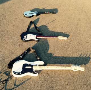 3 guitars fender, rockband, guitar hero 3 guitars fender, rockband, guitar hero