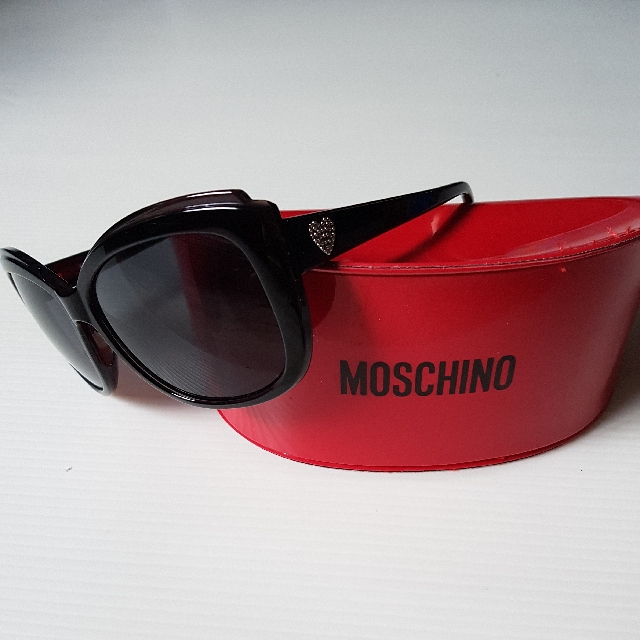 moschino glasses case