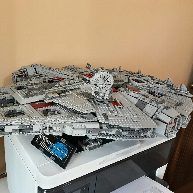 Lego millennium falcon 75257 missing pieces on sale