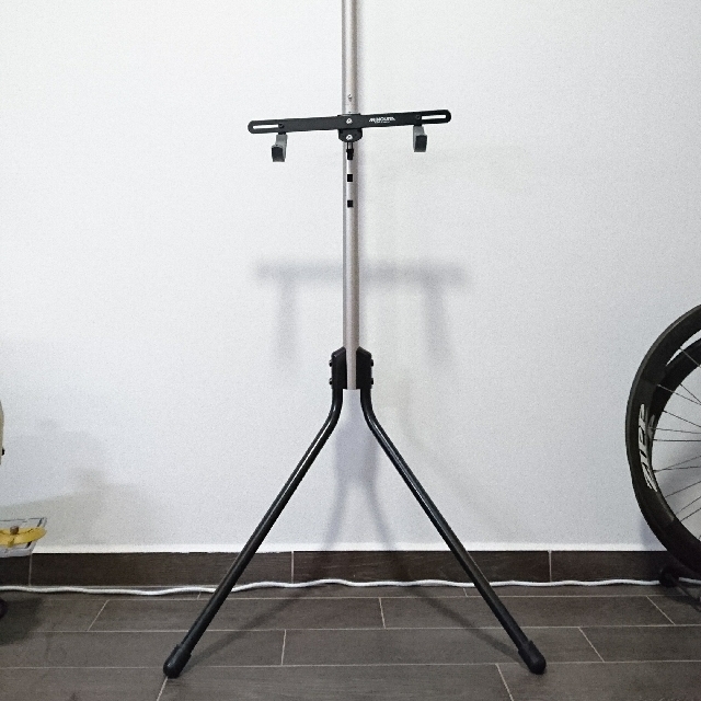 Minoura Gravity Stand Sports Equipment Bicycles Parts Bicycles on Carousell