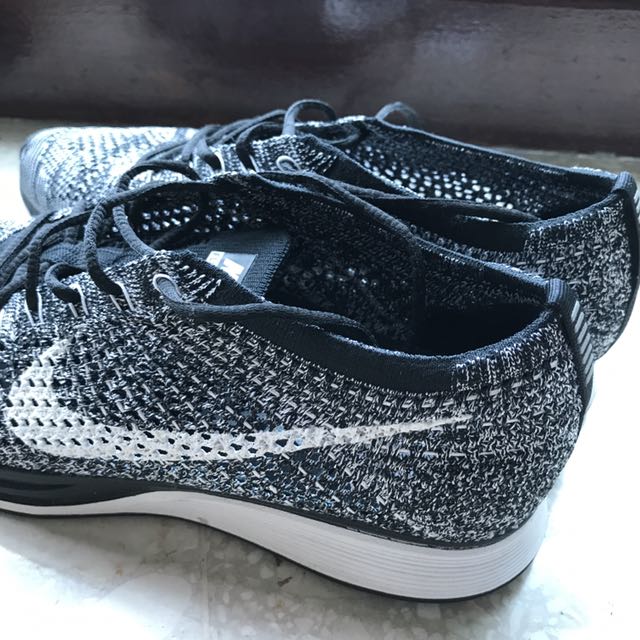 nike flyknit racer oreo