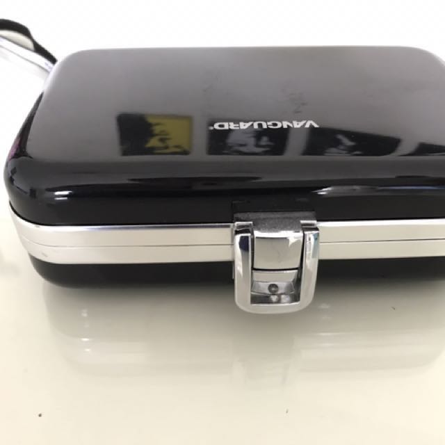 Solid Hard Case From Vanguard. (Category: Other Accessories) located in Singapore. Submitted by percuzz (Listing ID 100211382, Image 1). Description: Solid hard case from vanguard. Suitable for portable ml3 player and earbuds and wires. Extremely stylish and durable.