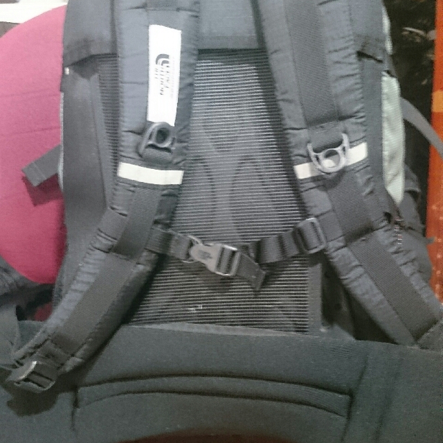 The North Face Electron 26 Barang Mewah Tas Dompet di Carousell