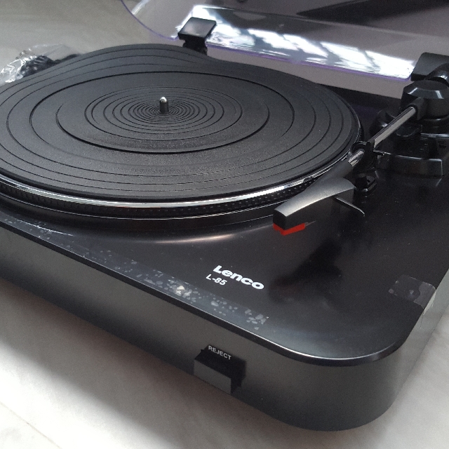 vinylgymster的商品正在carousell旋转拍卖上贩售