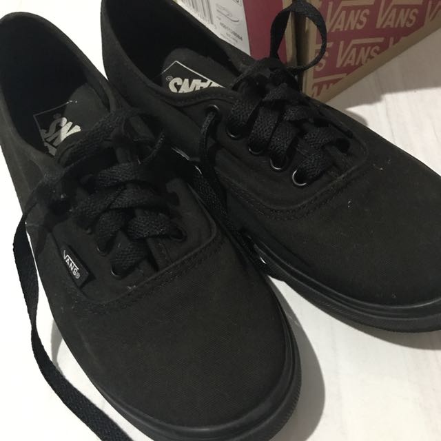 vans authentic lo pro black