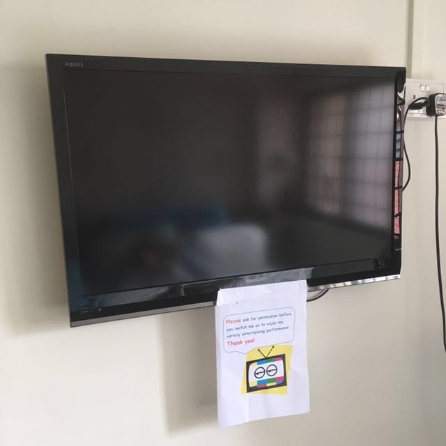 32" LED Sharp Aquos HDMI, TV & Home Appliances, TV & Entertainment, TV