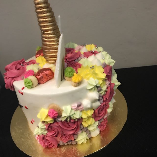 Customize cake (Category: Homemade Bakes) located in Singapore. Submitted by gdacake (Listing ID 128175665, Image 3). Description: * Customize Cake * - 5 to 7 days in advance order - free delivery expect CBD area / Sentosa / wedding cakes orders - no additional charge for orders on PH or weekend.