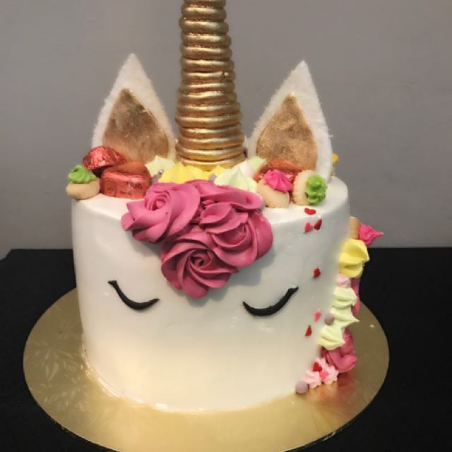 Customize cake (Category: Homemade Bakes) located in Singapore. Submitted by gdacake (Listing ID 128175665, Image 2). Description: * Customize Cake * - 5 to 7 days in advance order - free delivery expect CBD area / Sentosa / wedding cakes orders - no additional charge for orders on PH or weekend.