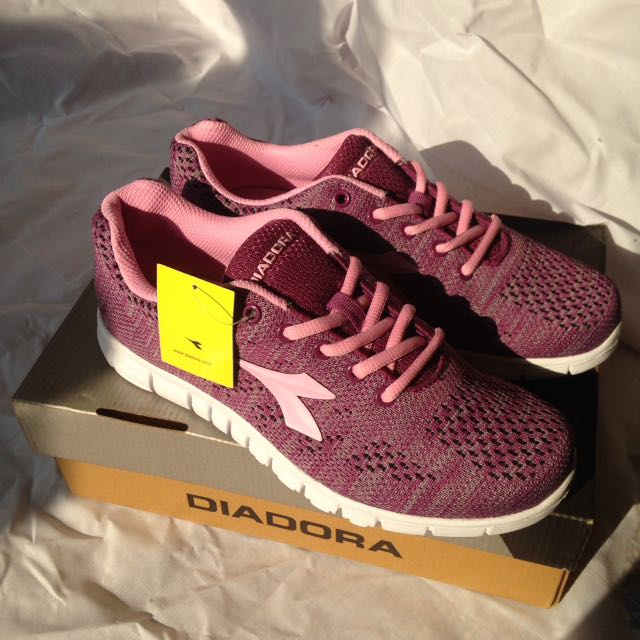 Diadora running wanita hot sale