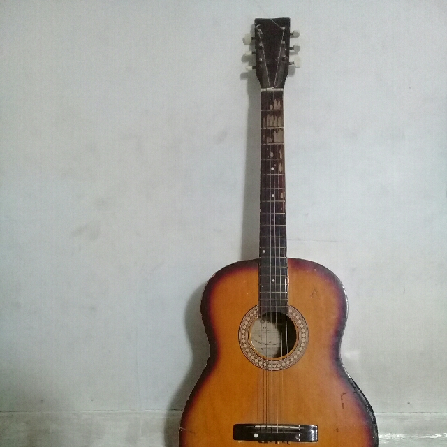 Unduh 650 Koleksi Gambar Gitar Harga Paling Baru 