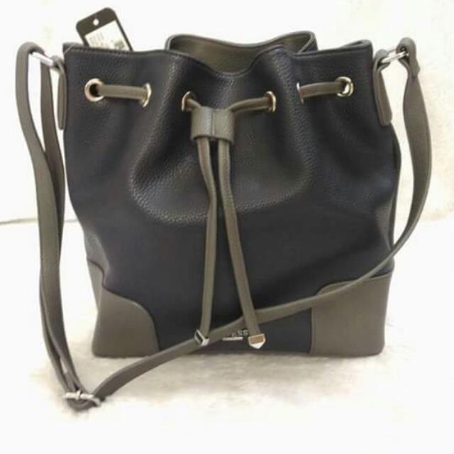 guess digital bucket bag