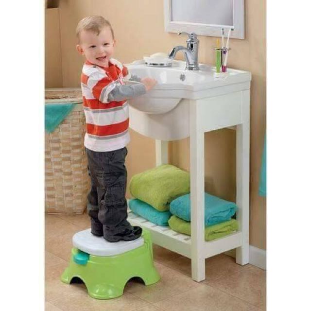 Potty Trainer (Category: Toilet Training) located in Paranaque City. Submitted by icarbabesshop (Listing ID 128346992, Image 3). Description: Fisher-Price Prince & Princess Stepstool Potty Trainer P 📍 So many ways to grow & learn: Potty chair, potty ring & stepstool—all in one 📍Handles on potty ring help kids feel secure 📍Clean-up is a breeze with removable bowl Integrated splash guard for boys 📍Potty ring removes for use on a regular toilet 
