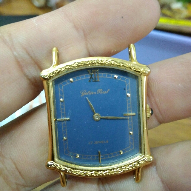 Vintage golden hotsell watch