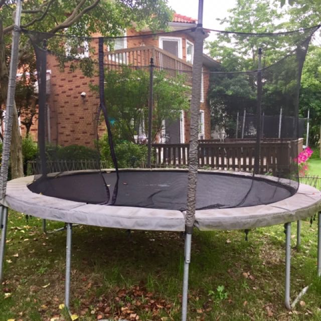 trampoline in decathlon