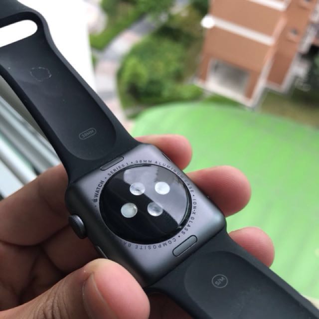 Apple watch series 1 38mm space clearance gray aluminum with black sport band