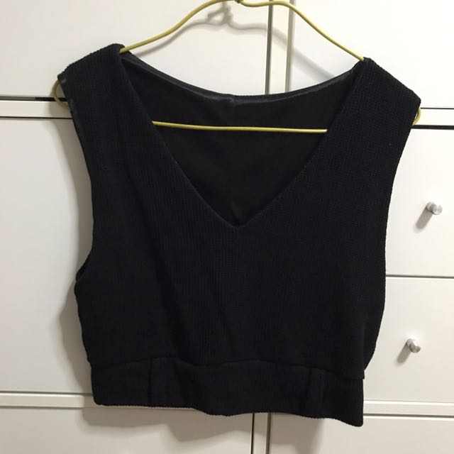Black Knit Vest, Women's Fashion, Tops, Other Tops on Carousell