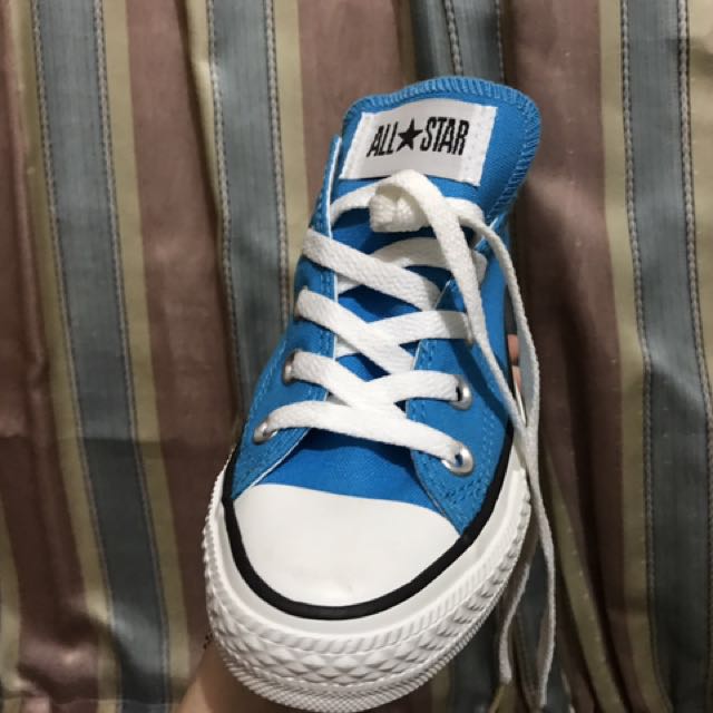 Vivid deals blue converse