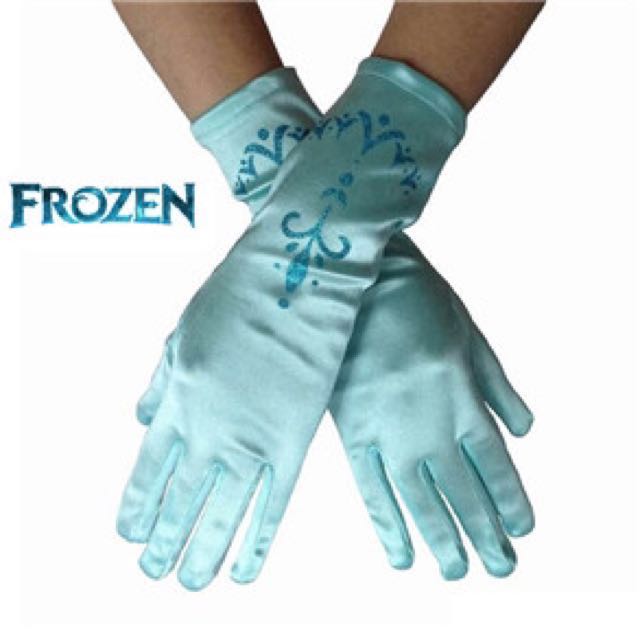 elsa hat and gloves