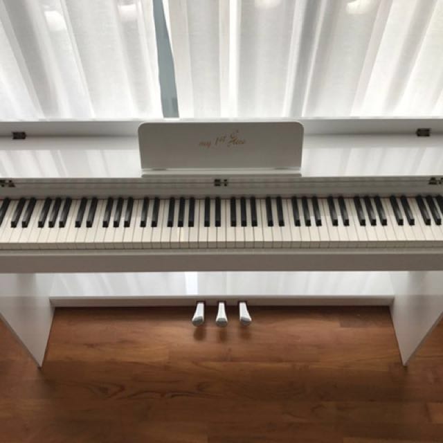 My 1st Piece MFP 1000 Digital Piano in White Hobbies Toys