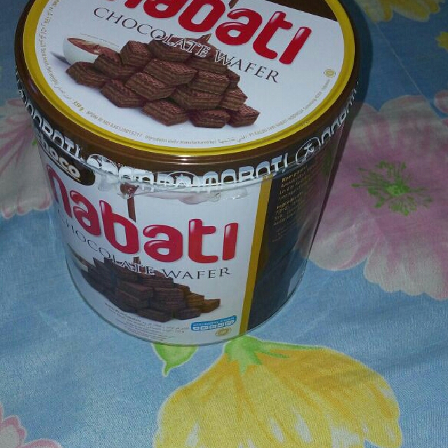 Nabati Wafer Coklat Kaleng Makanan Minuman Snek Di Carousell