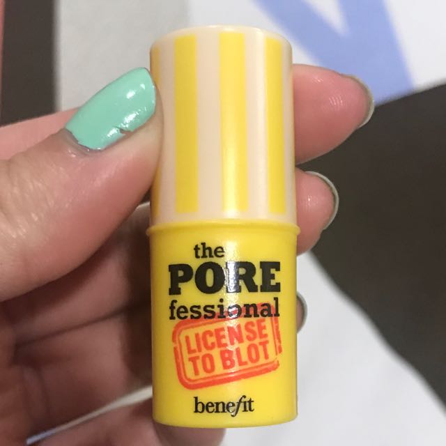 Porefessional benefit oil blotting stick (Category: Makeup) located in Mandaluyong City. Submitted by malawari (Listing ID 128578748, Image 1). Description: 90% full.