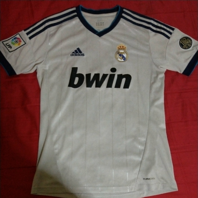 Real Madrid Home 12/13 Jersey, Men's Fashion, Activewear on Carousell