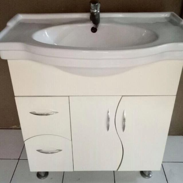  Wastafel  Kamarmandi bathroom cabinet  Krisbow Perabotan 