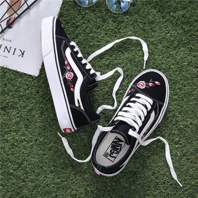 BRAND NEW) Floral Embroidery Vans Shoes 