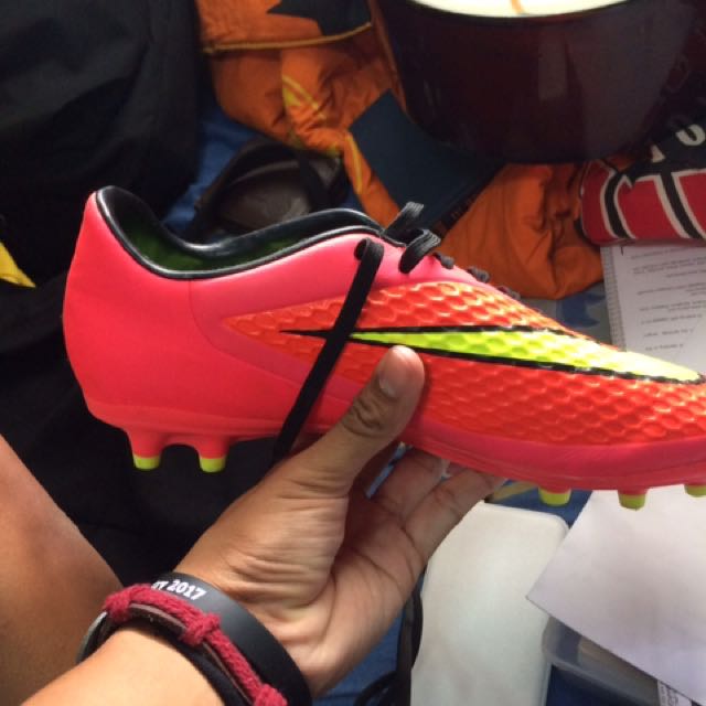 Hypervenom (Category: Activewear) located in Singapore. Submitted by akif47 (Listing ID 128782745, Image 2). Description: don't use it hardly 9/10 condition .