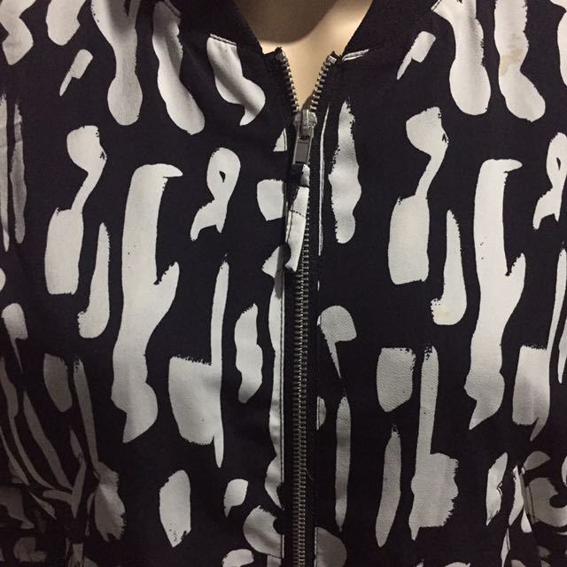 Monki Jacket (Category: Coats, Jackets and Outerwear) located in Kuala Lumpur. Submitted by prelovedtiaaa (Listing ID 128664546, Image 3). Description: Want to clear my preloved Monki Brand Saiz Small.