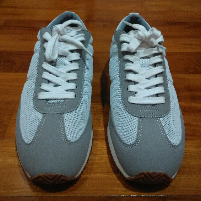 Muji Sneakers, Women's Fashion, Footwear, Sneakers on Carousell