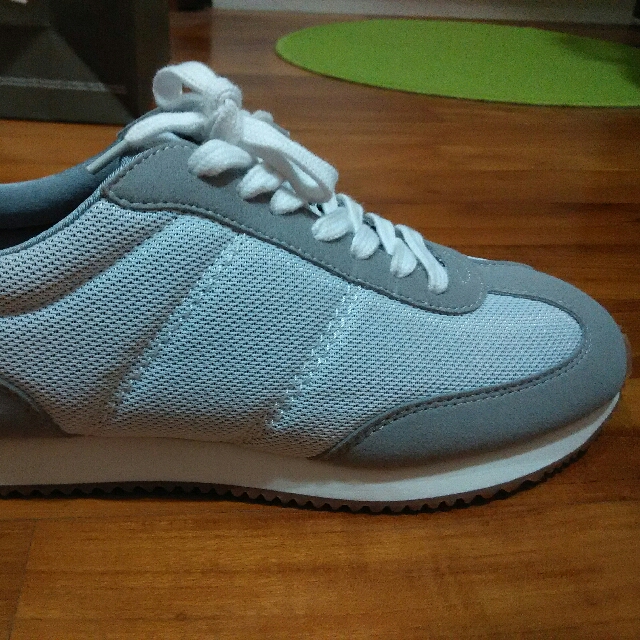 Muji Sneakers, Women's Fashion, Footwear, Sneakers on Carousell