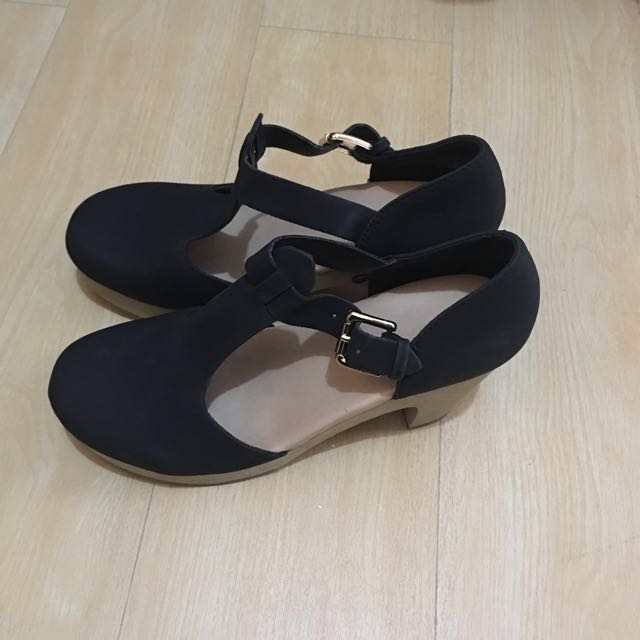 old navy t strap clogs