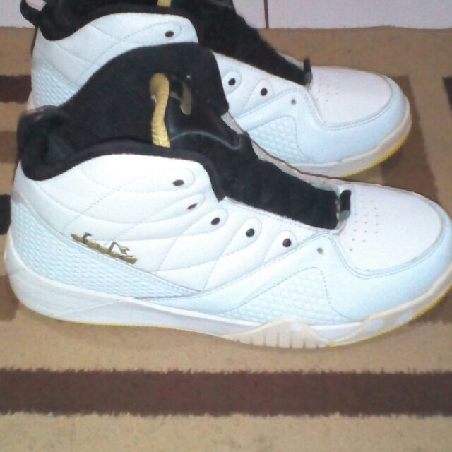 Sepatu Diadora Rp 150 000 Harga Net Ya Fesyen Pria Sepatu Di Carousell