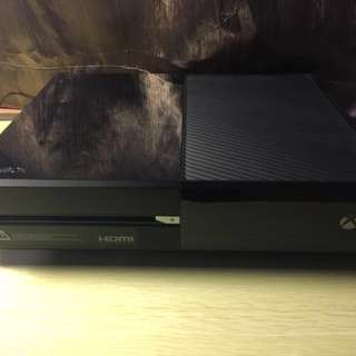 Xbox One 500GB with 1 Controller