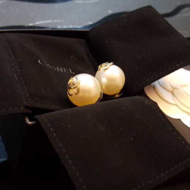 Authentic XL Chanel Pearl Double CC earring, Women's Fashion