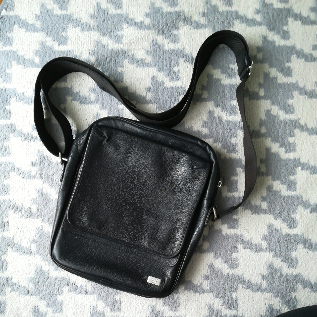 Dunhill shop sling bag