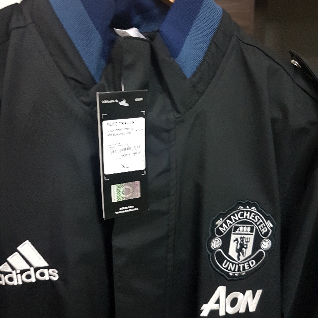 Manchester United Travel Jacket Xl Men S Fashion Clothes On Carousell