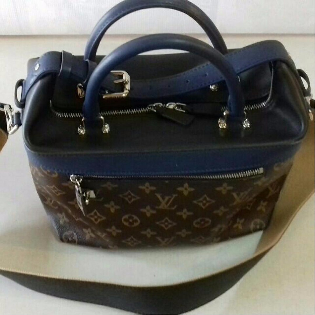 Used LOUIS VUITTON (LV) bag for sale, Women's Fashion, Bags & Wallets,  Purses & Pouches on Carousell