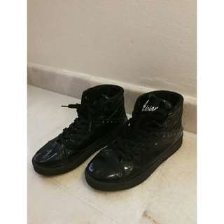 Black Shinning Boots